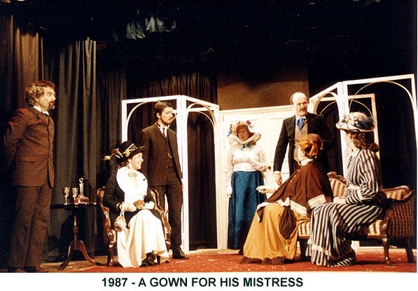 1987-05-a-gown-for-his-mistress-003